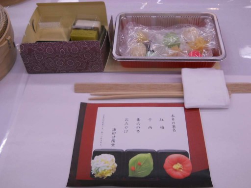 ����E�َq����1