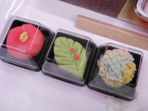 ����E�َq����3