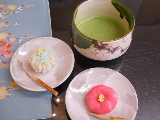 ����E�َq����4