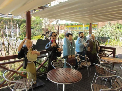 �i���e���X