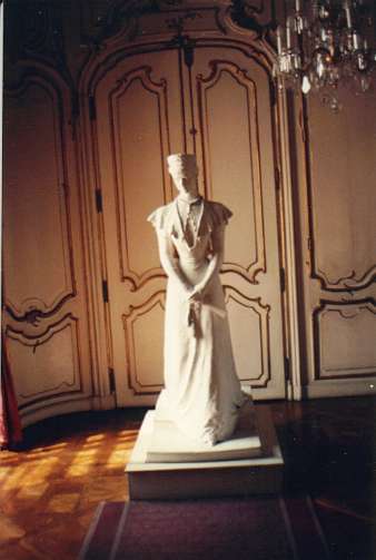 ホーフブルク宮殿内のシシー像