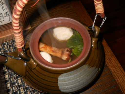 ���R����4