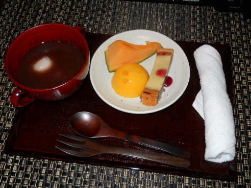 ���R����8